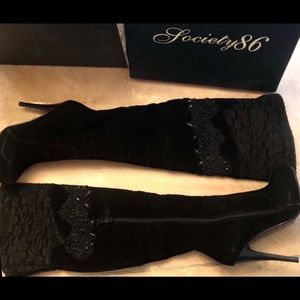 Woman’s black boots